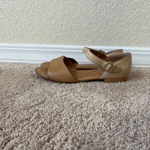 Born two tone tan & ivory leather sandals, size 10M.
